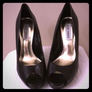 Steve Madden Black leather ladies heels